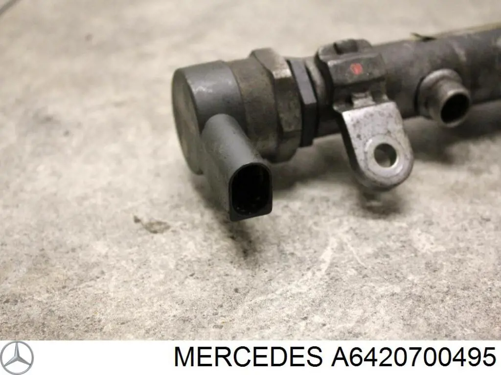 Купити A6420700495 Mercedes Розподільник палива (рампа) лівий