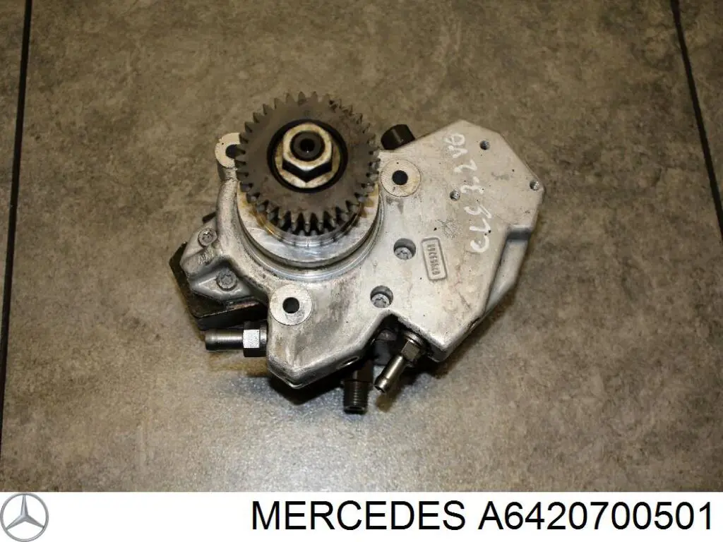 Паливний насос високого тиску A6420700501 Mercedes