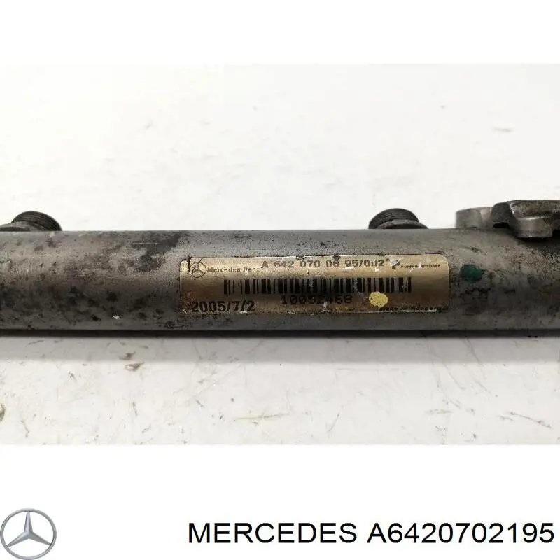 Розподільник палива (рампа) лівий A6420702195 Mercedes