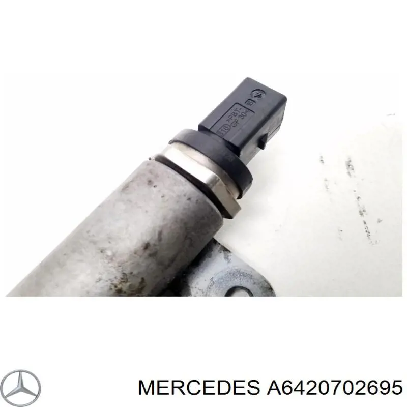 Розподільник палива (рампа) правий A6420702695 Mercedes