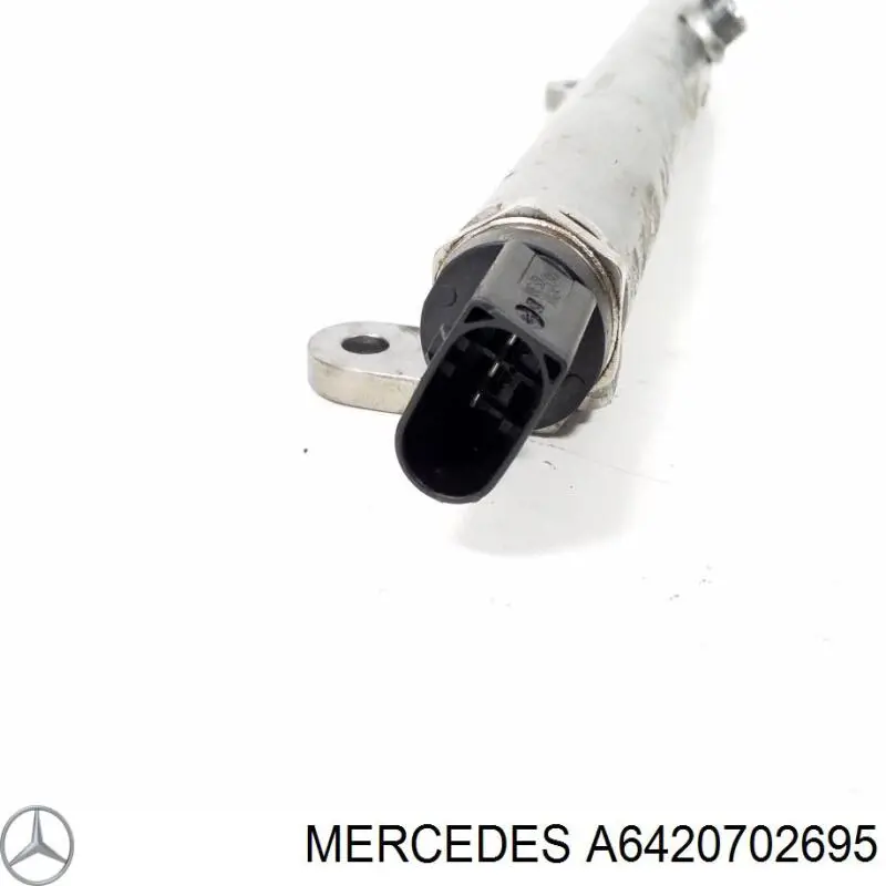 Розподільник палива (рампа), правий Mercedes A6420702695