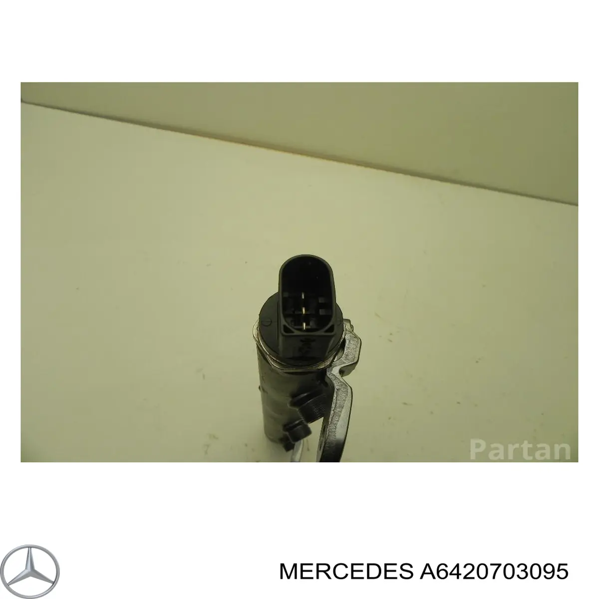 Розподільник палива (рампа) правий Mercedes A6420703095 ціна, від 20.06 USD