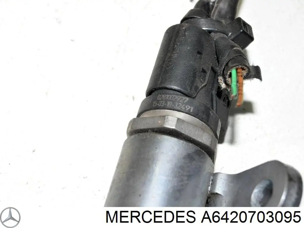 Розподільник палива (рампа) правий Mercedes A6420703095 ціна, від 20.06 USD