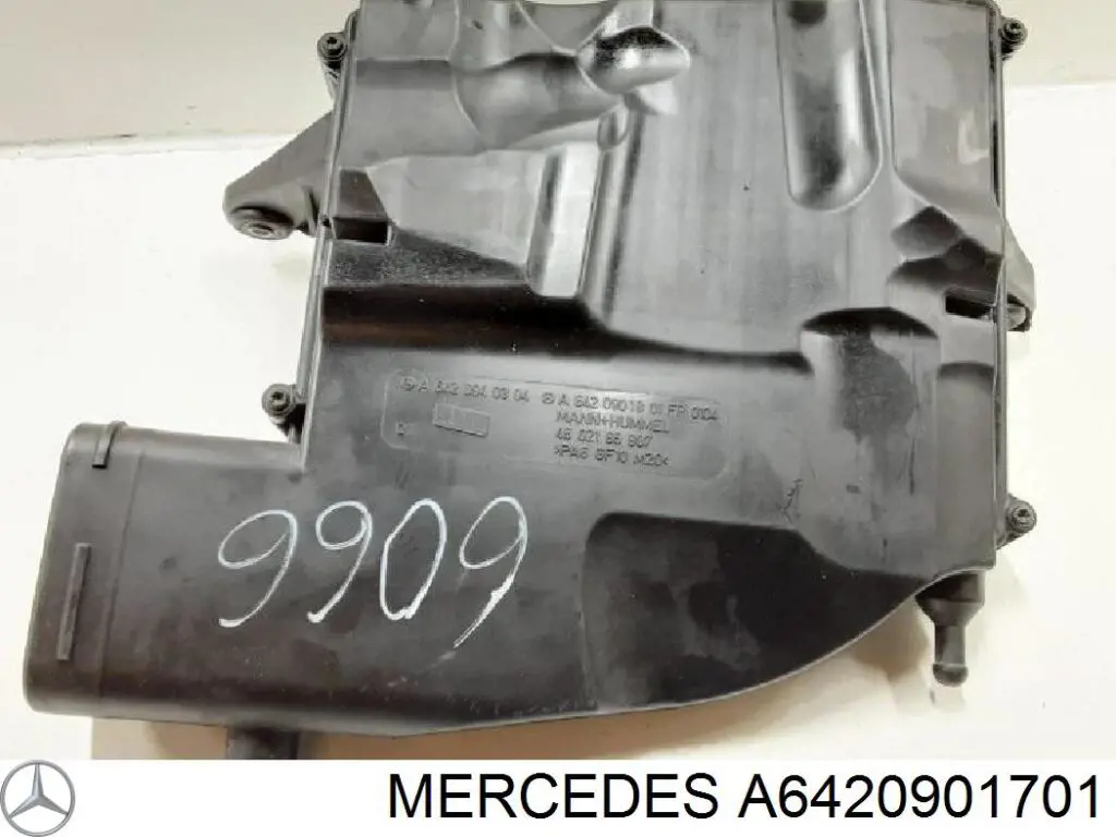 Корпус повітряного фільтра, лівий A6420901701 Mercedes