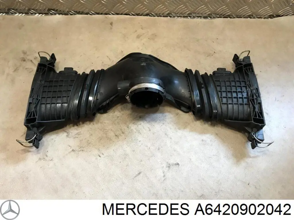 Патрубок повітряний, вхід повітряного фільтра Mercedes A6420902042