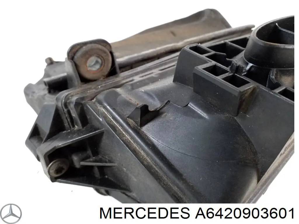 Корпус повітряного фільтра, правий Mercedes A6420903601