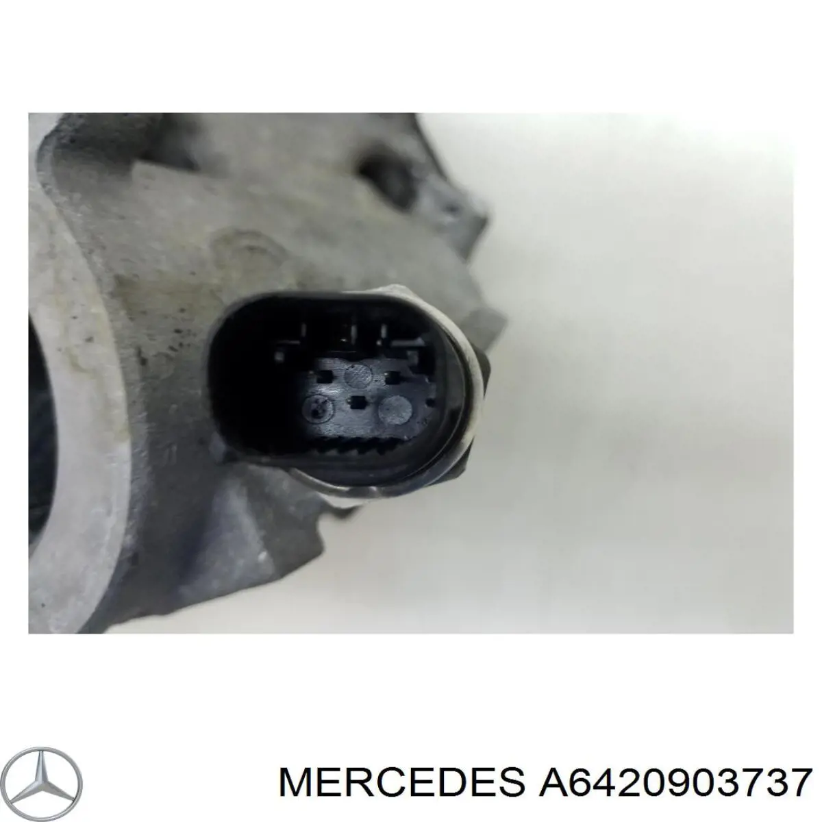 A6420900537 Mercedes Колектор впускний