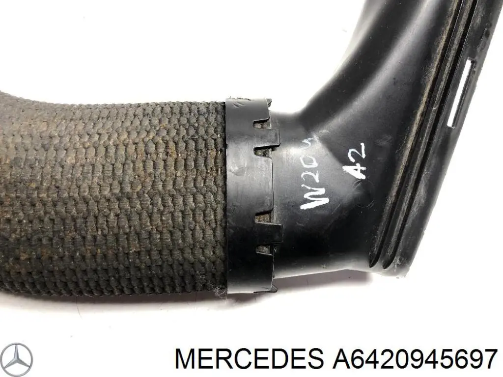 Патрубок повітряний, вхід повітряного фільтра Mercedes A6420945697 ціна, від 24.07 USD