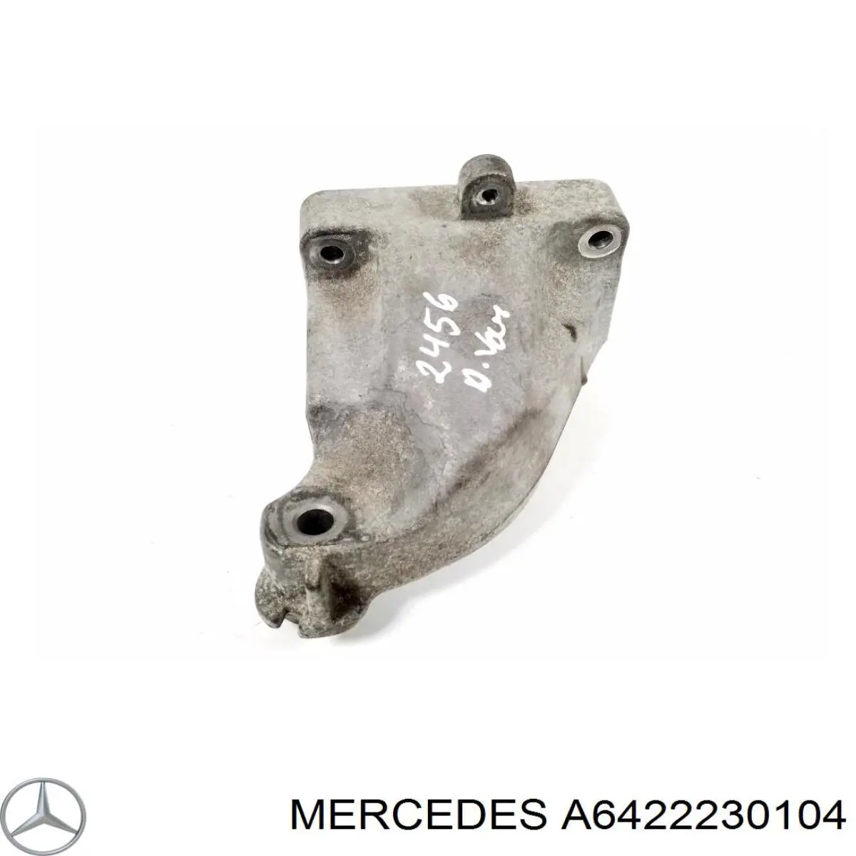 Кронштейн подушки (опори) двигуна, правої Mercedes A6422230104 ціна, від 11.05 USD