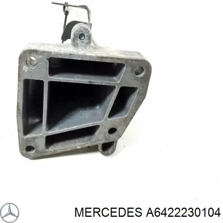 A6422230104 Mercedes Кронштейн подушки (опори) двигуна, правої