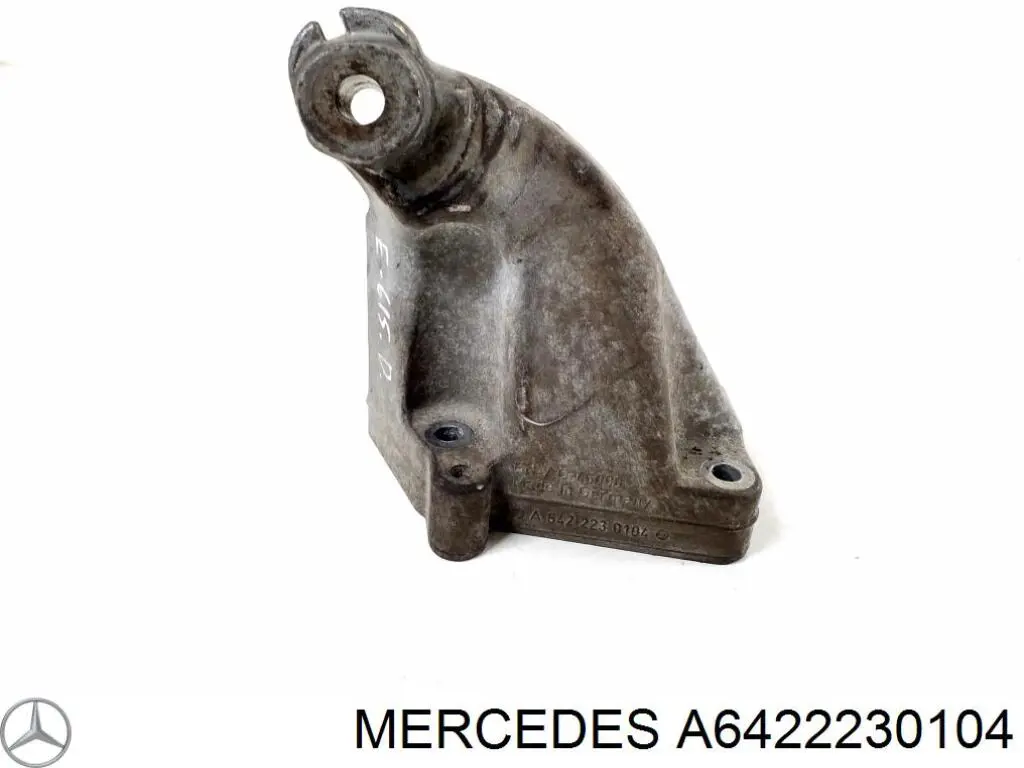 A6422230104 Mercedes Кронштейн подушки (опори) двигуна, правої
