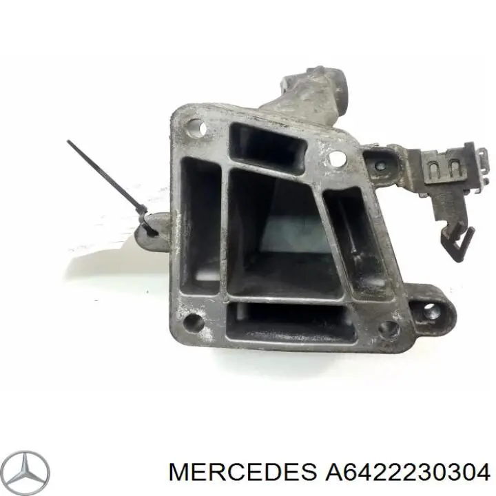 Кронштейн подушки (опори) двигуна, правої A6422230304 Mercedes
