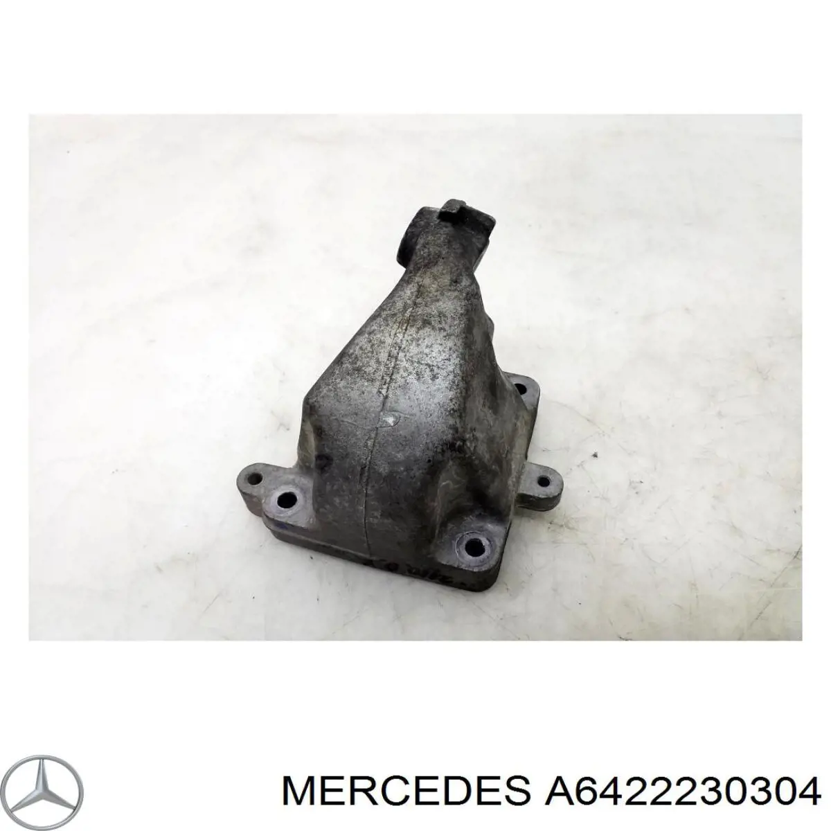 Кронштейн подушки (опори) двигуна, правої Mercedes A6422230304 ціна, від 12.67 USD
