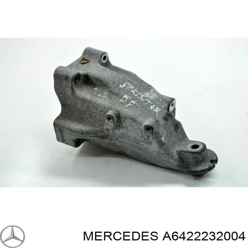 Кронштейн подушки (опори) двигуна, правої Mercedes A6422232004 ціна, від 29.30 USD
