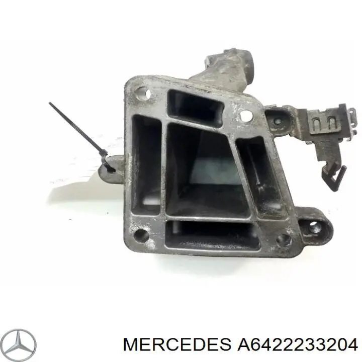 Кронштейн подушки (опори) двигуна, правої A6422233204 Mercedes