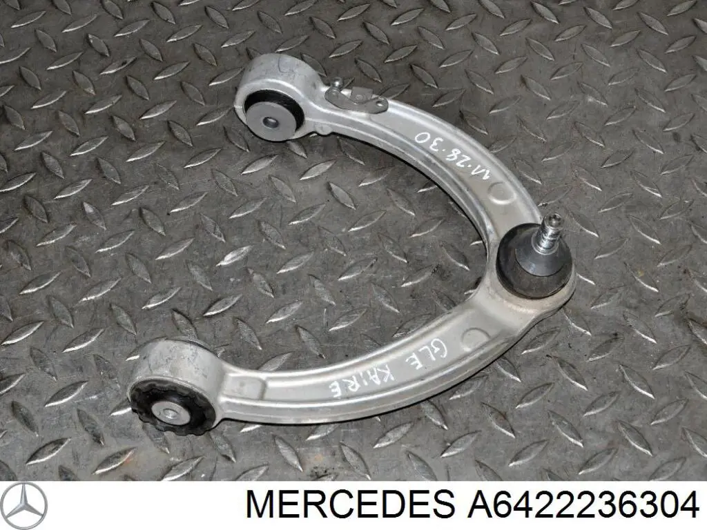 Кронштейн подушки (опори) двигуна, лівої Mercedes A6422236304 ціна, від 44.05 USD