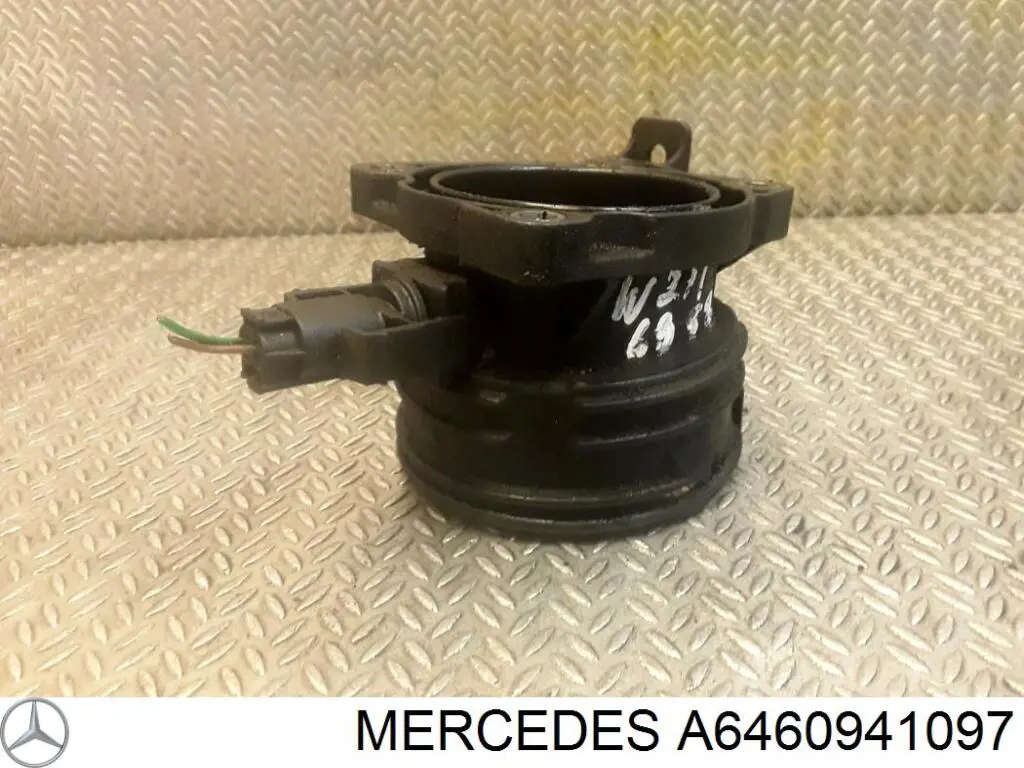 Патрубок повітряний, вихід повітряного фільтра Mercedes A6460941097 ціна, від 50.67 USD