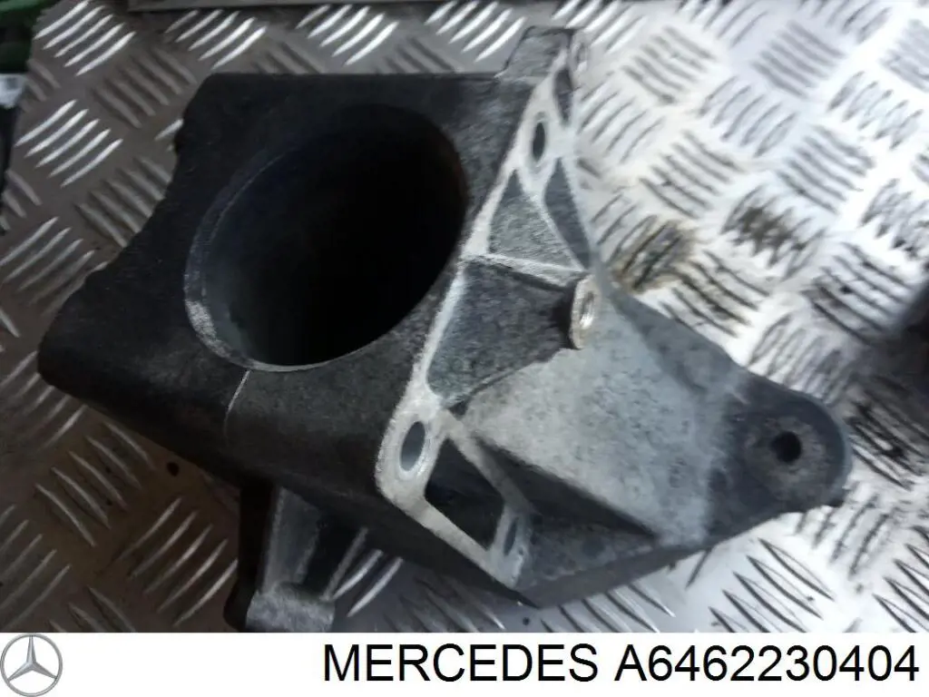 Кронштейн подушки (опори) двигуна, лівої на Mercedes Sprinter (906)