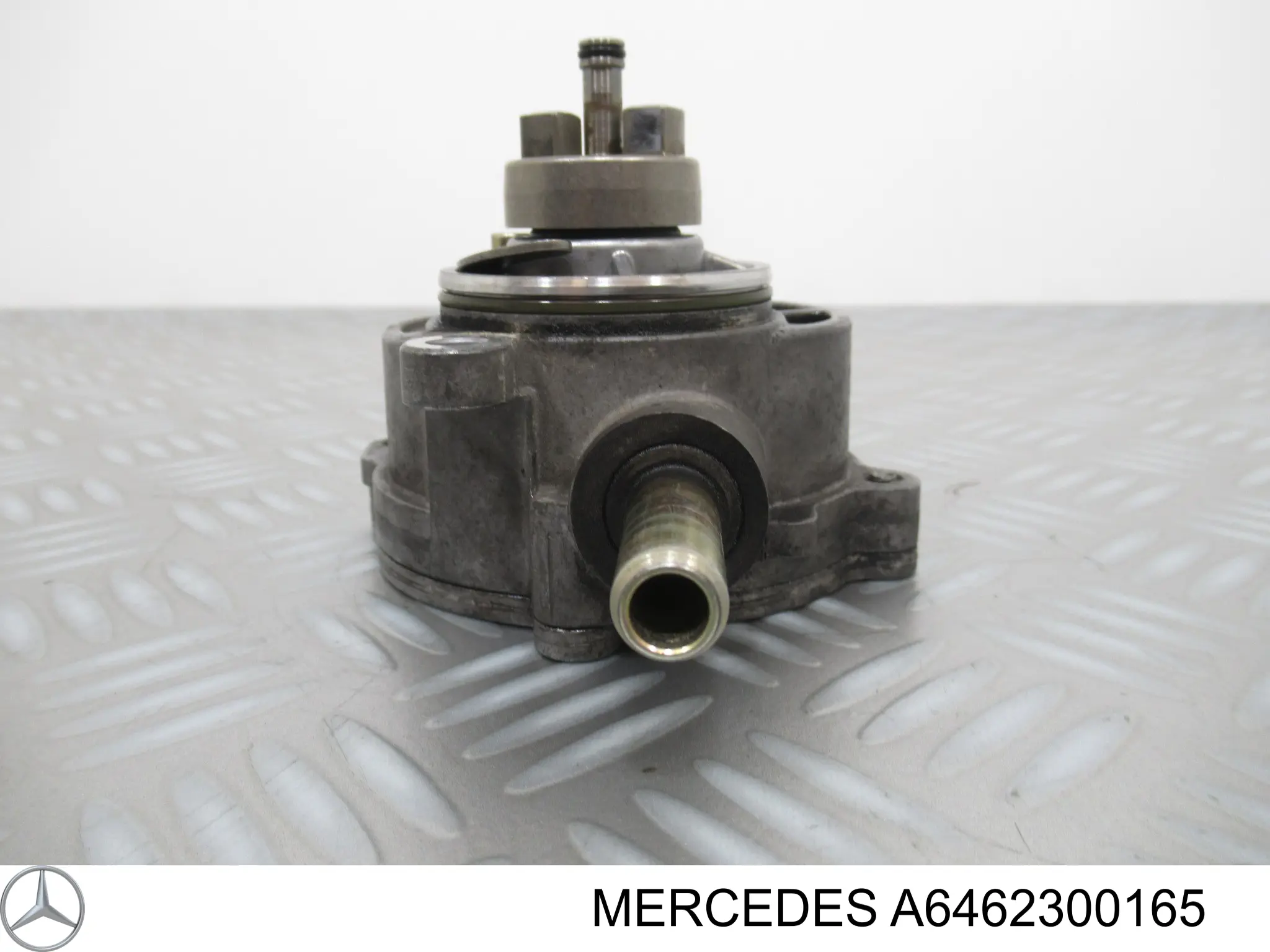 Насос вакуумний Mercedes A6462300165