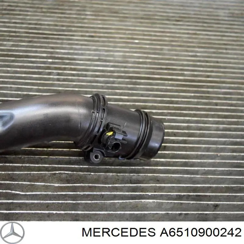 6510900242 Mercedes шланг/патрубок интеркуллера, верхній лівий