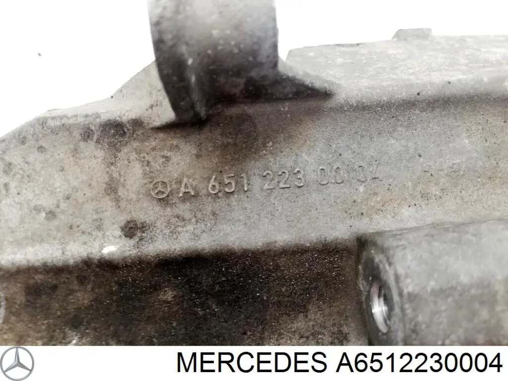 Кронштейн подушки (опори) двигуна, лівої Mercedes A6512230004