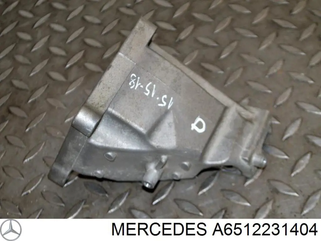 Кронштейн подушки (опори) двигуна, правої A6512231404 Mercedes
