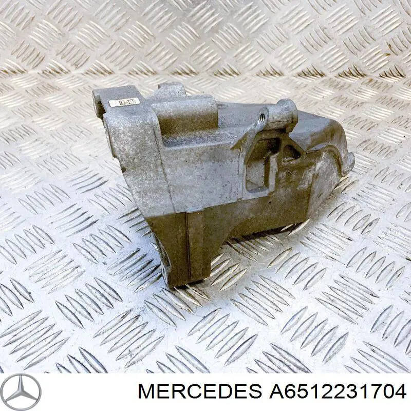 Кронштейн подушки (опори) двигуна, лівої A6512231704 Mercedes