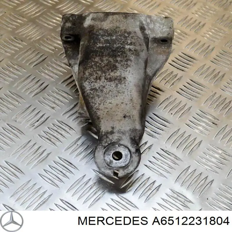 Кронштейн подушки (опори) двигуна, правої Mercedes A6512231804 ціна, від 11.26 USD