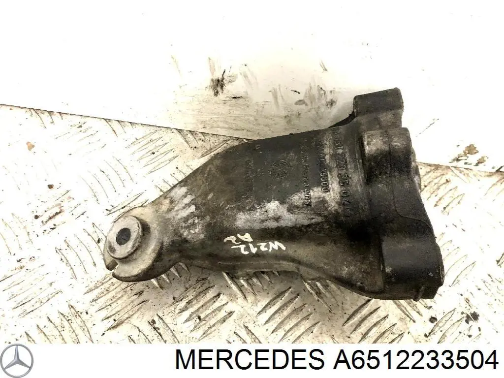 Кронштейн подушки (опори) двигуна, правої A6512233504 Mercedes
