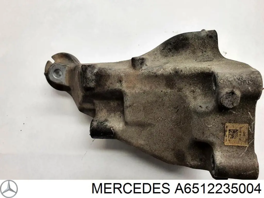 Кронштейн подушки (опори) двигуна, правої Mercedes A6512235004 ціна, від 56.43 USD