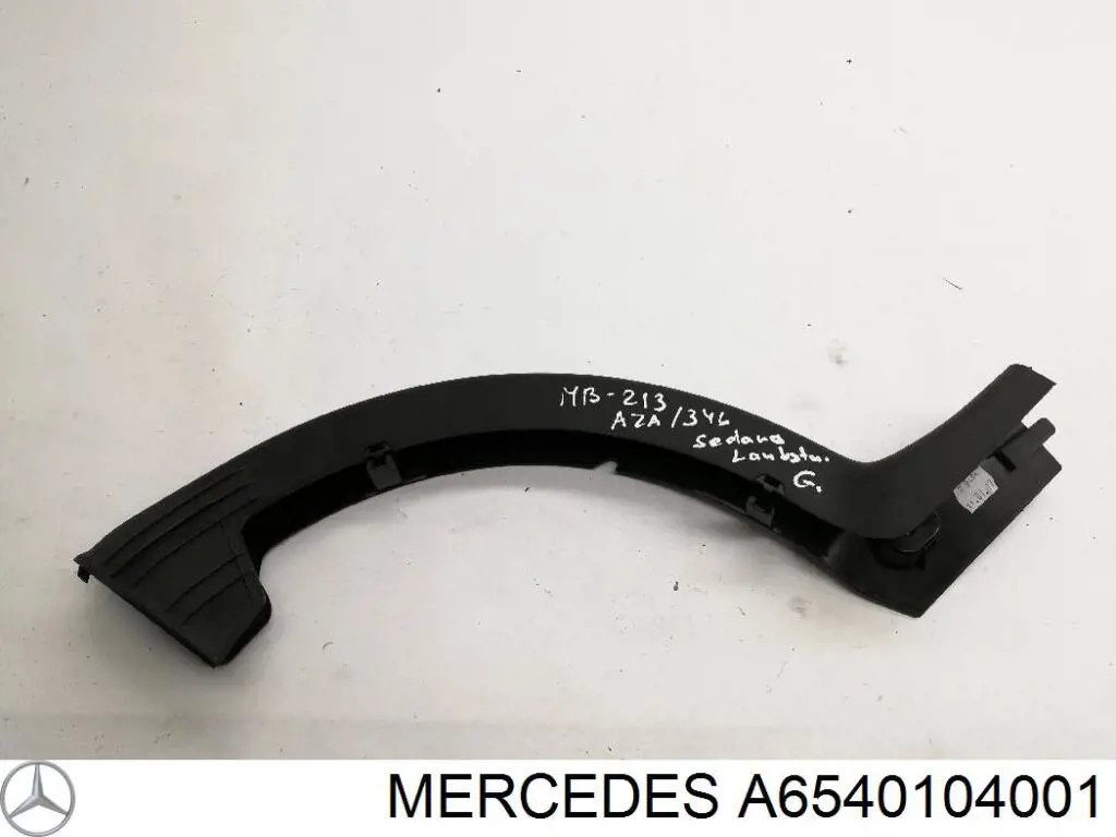 Кришка двигуна декоративна A6540104001 Mercedes