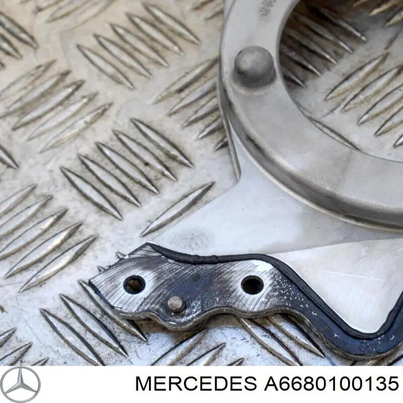 A6680100135 Mercedes Задня кришка головки блока циліндрів (ГБЦ)