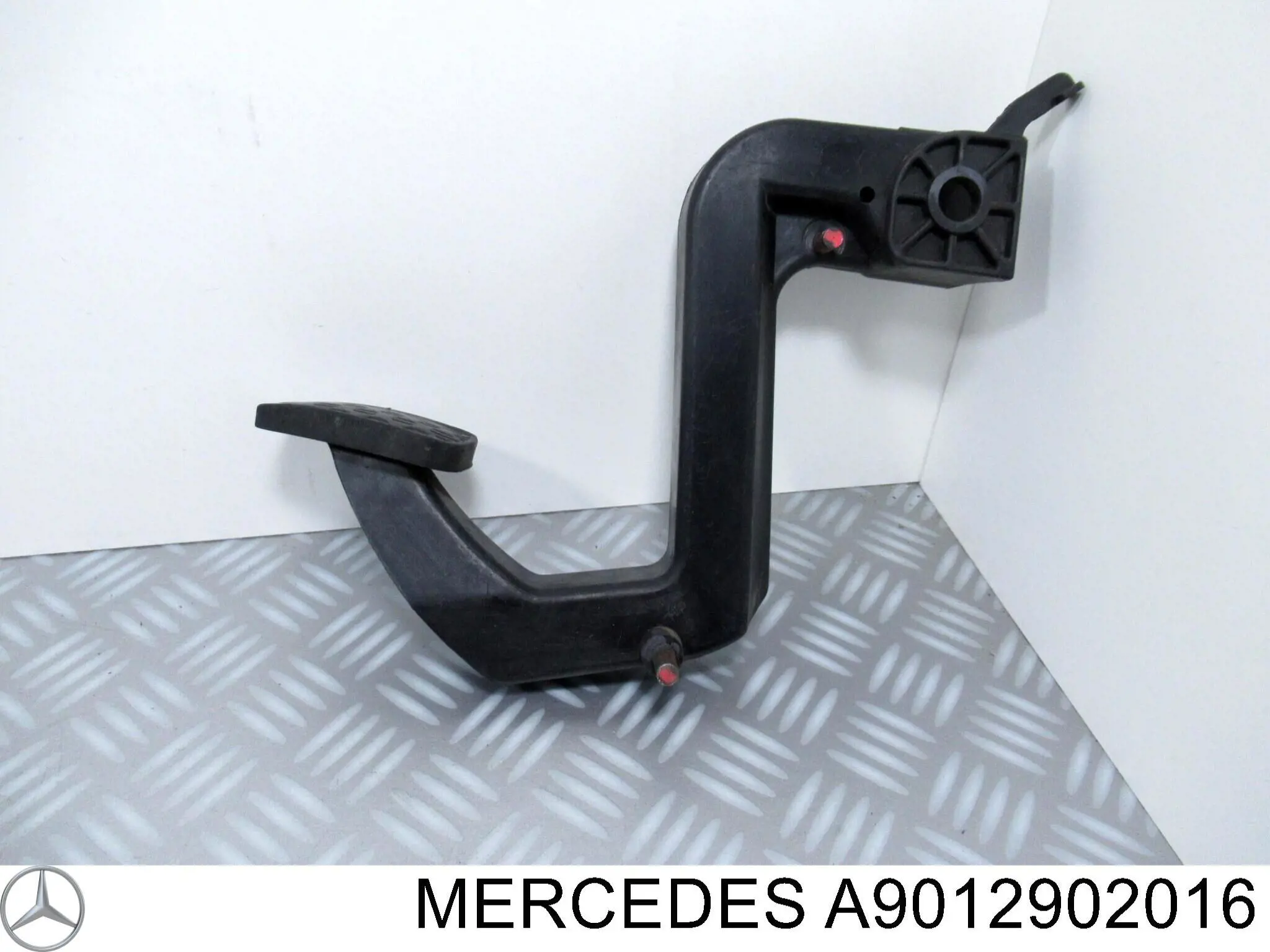 Педаль зчеплення A9012902016 Mercedes