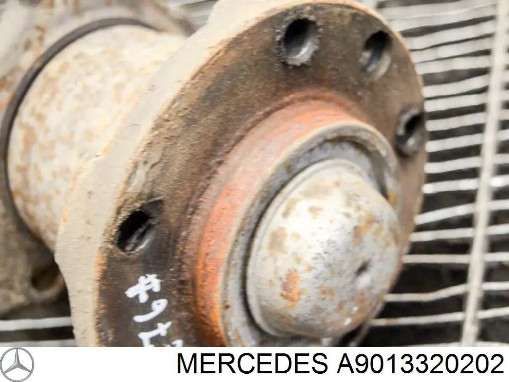 A9013320202 Mercedes Цапфа - поворотний кулак передній, правий