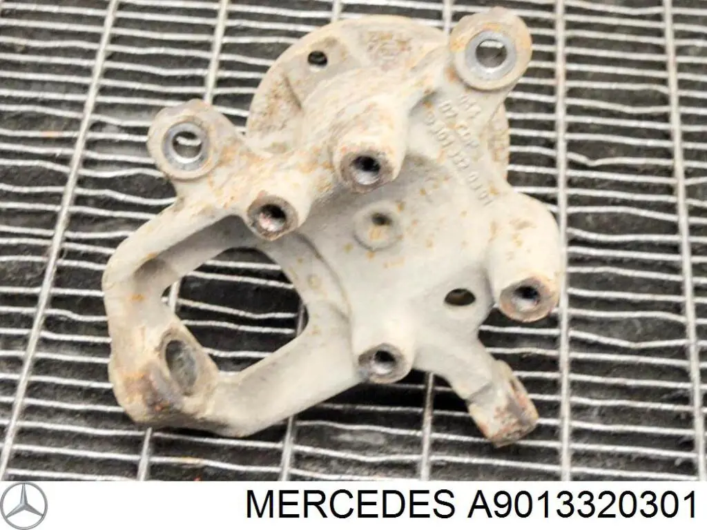 A9013320301 Mercedes Цапфа - поворотний кулак передній, лівий