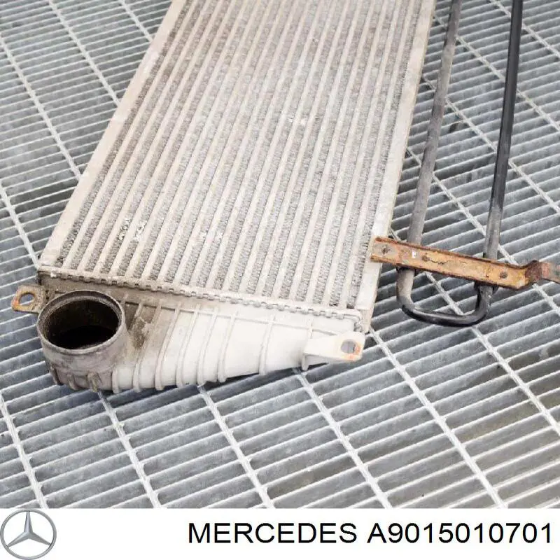A9015010701 Mercedes радіатор интеркуллера