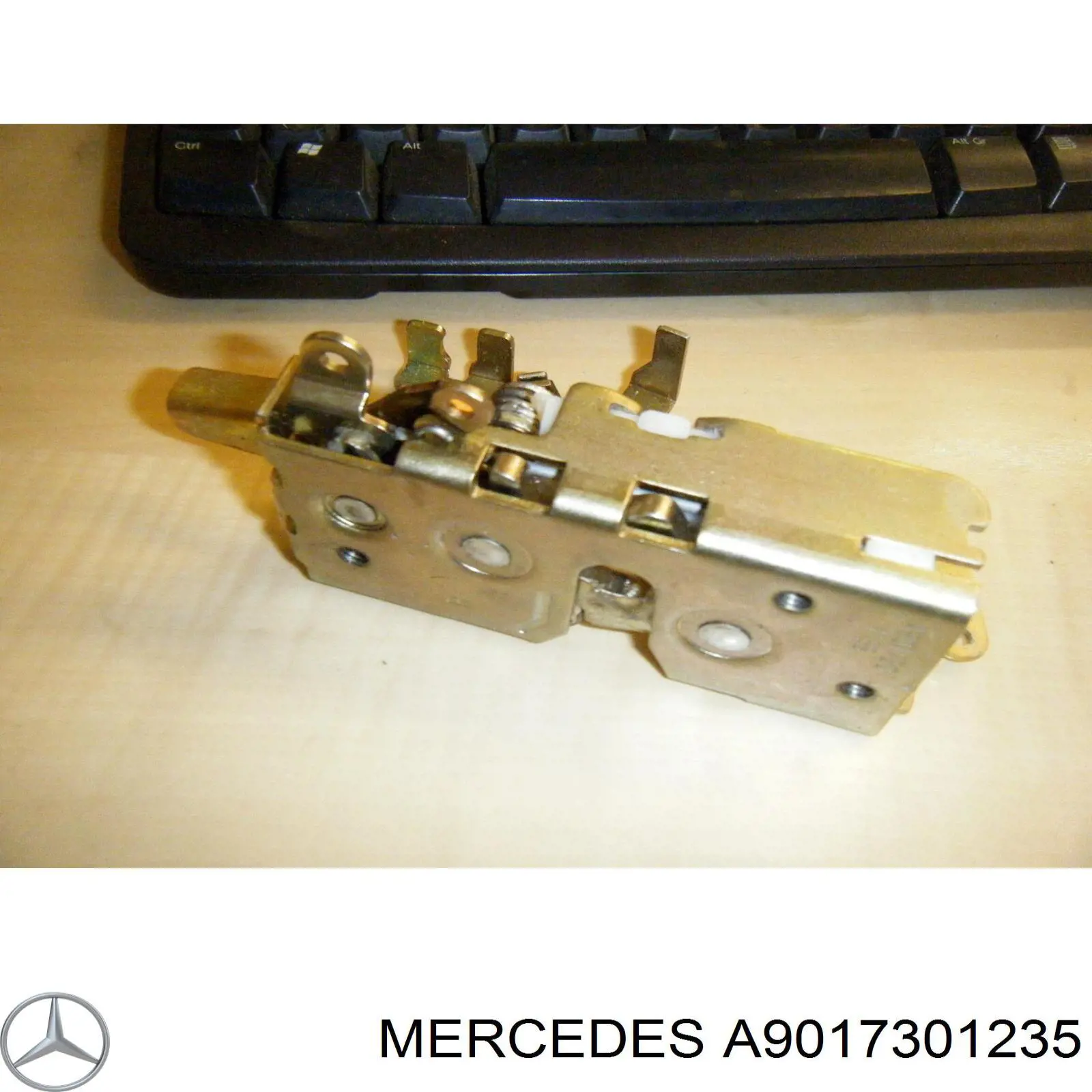 A9017301235 Mercedes Замок водійських дверей