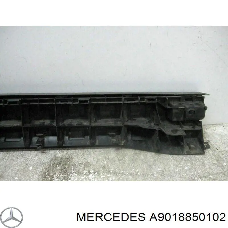 Кожух бампера заднього Mercedes A9018850102 ціна, від 39.36 USD