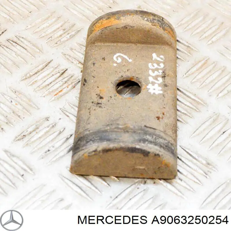 Підкладка під драбину задньої ресори Mercedes A9063250254 ціна, від 44.54 USD