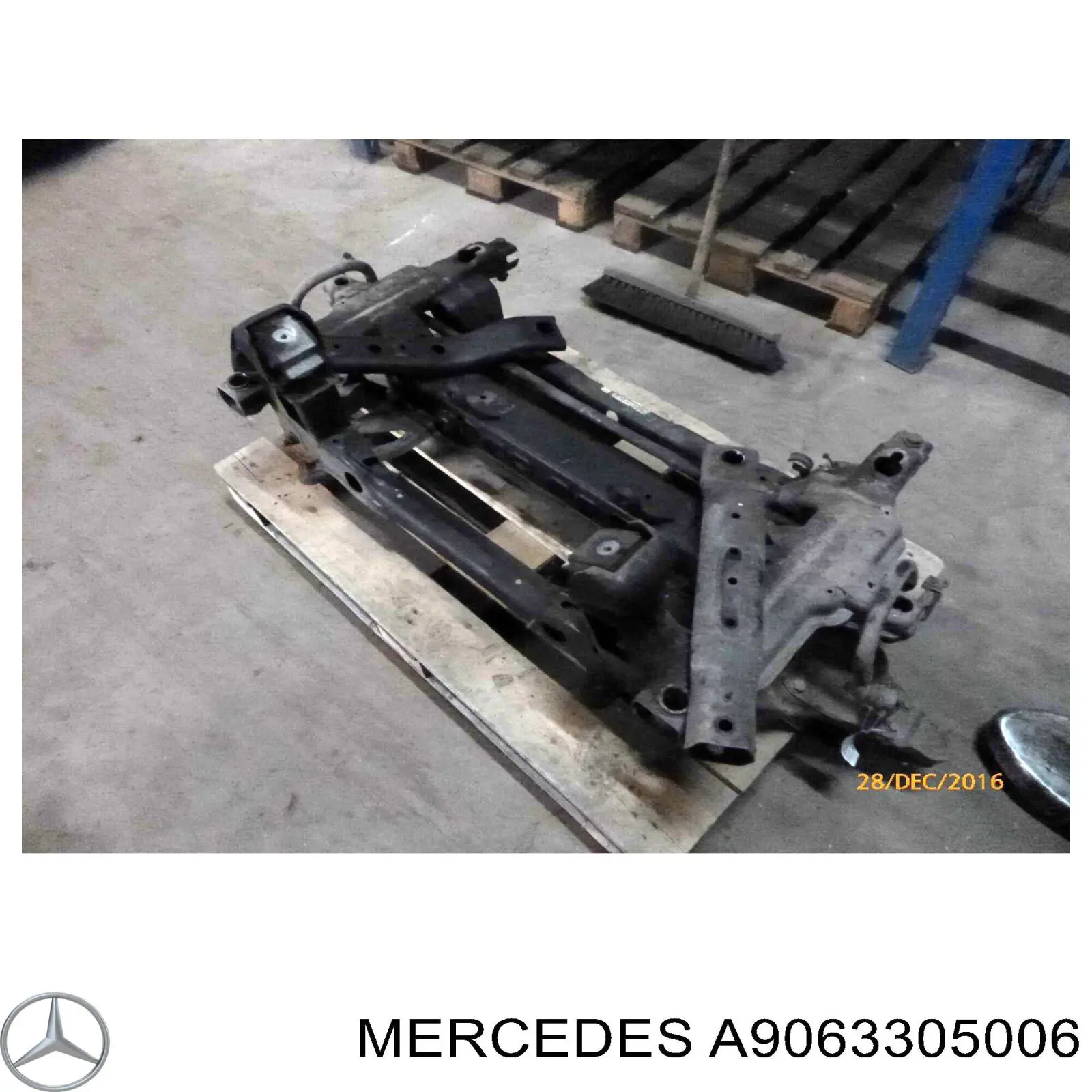 Купити A9063301906 Mercedes Підрамник передній