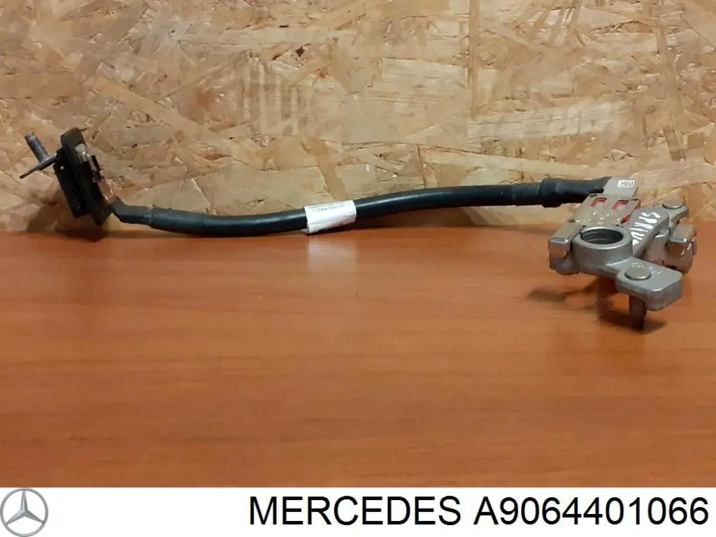 Клема акумулятора (АКБ) A9064401066 Mercedes