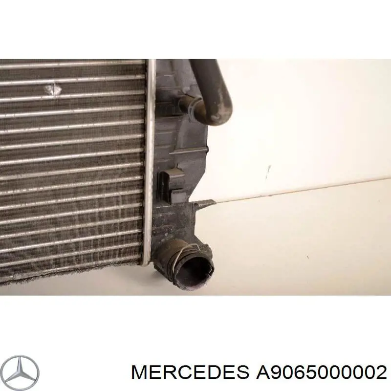 Купити A9065000002 Mercedes Радіатор двигуна