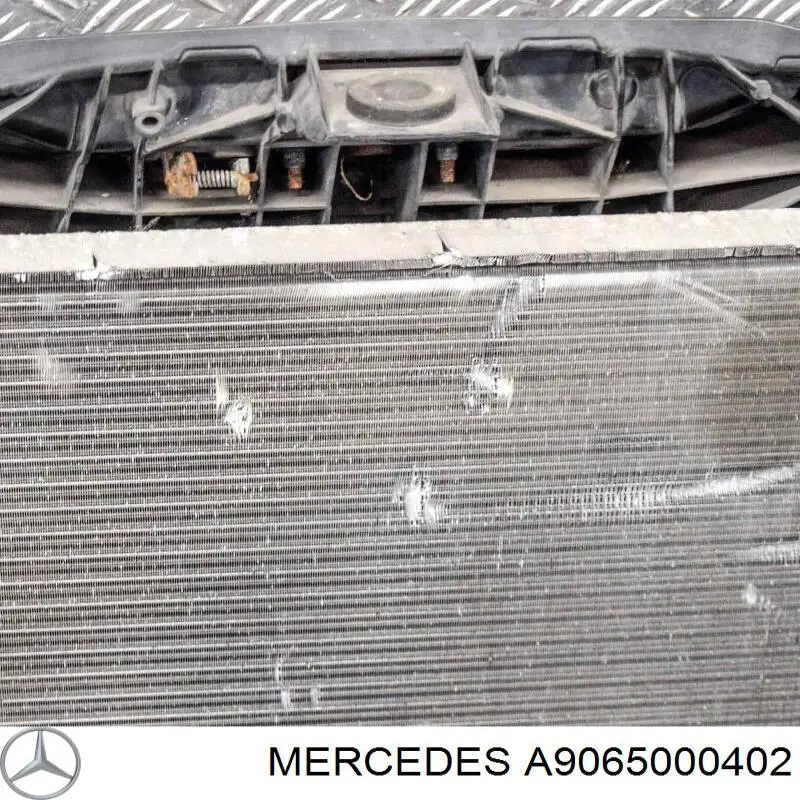 Купити A9065000402 Mercedes Радіатор двигуна