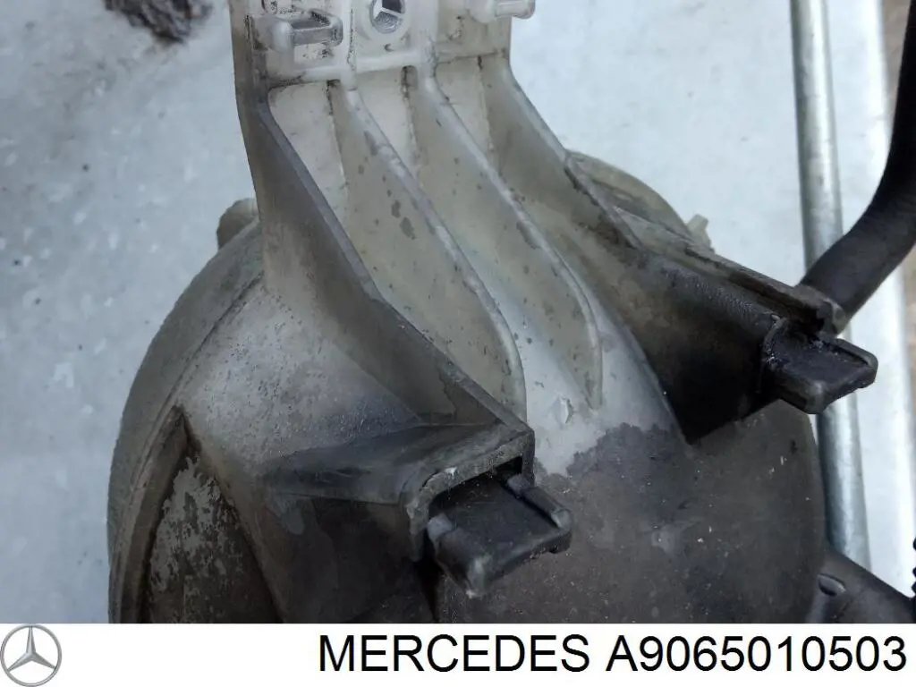 Купити A9065010503 Mercedes Водяний бачок системи охолодження