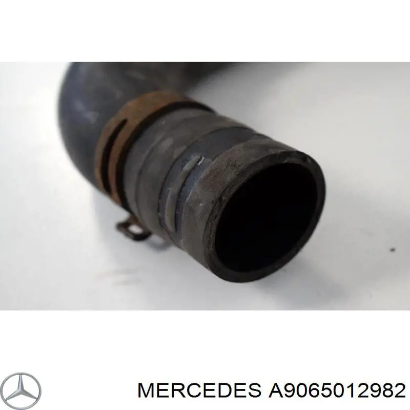 Шланг/патрубок радіатора охолодження, верхній A9065012982 Mercedes