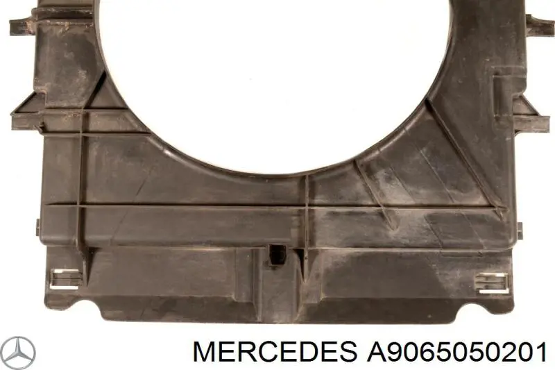 Купити A9065050201 Mercedes Накладка дифузора радіатора верхня