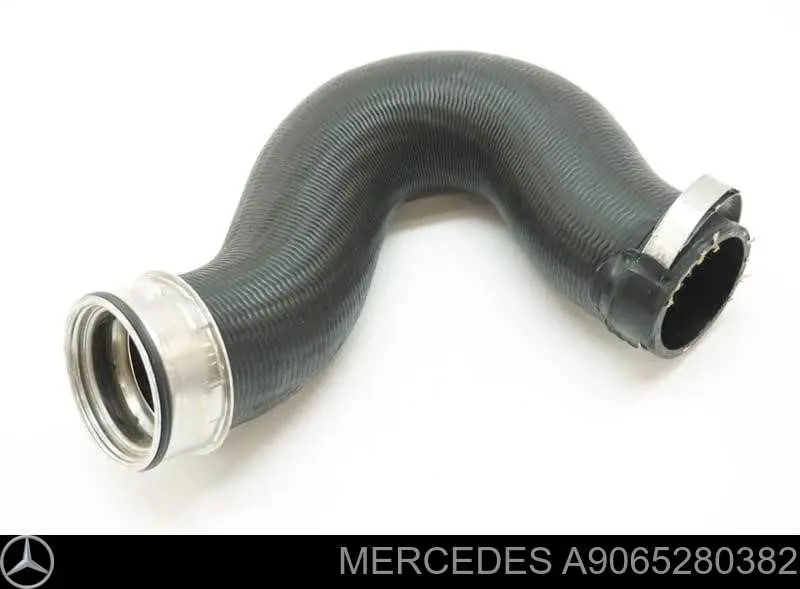 Шланг/патрубок интеркуллера Mercedes A9065280382 ціна, від 57.39 USD