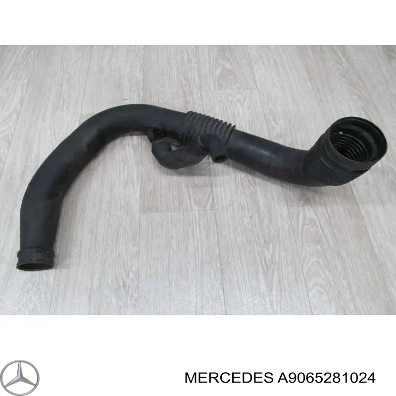 Патрубок повітряний, вихід повітряного фільтра Mercedes A9065281024 ціна, від 23.44 USD
