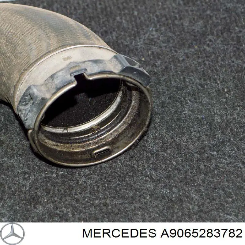 Шланг/патрубок интеркуллера A9065283782 Mercedes