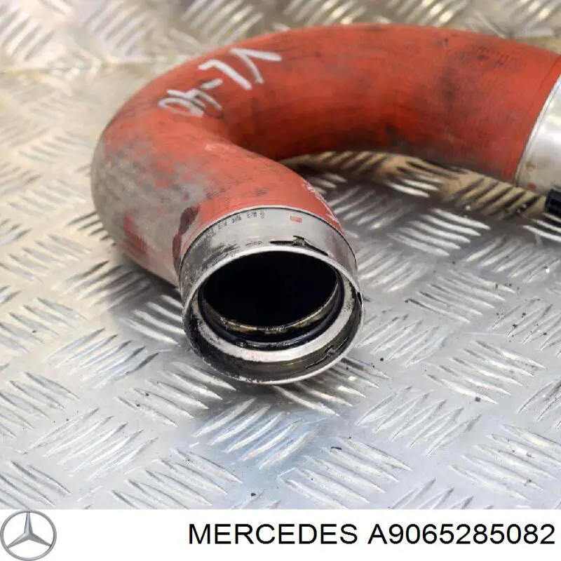 Шланг/патрубок интеркуллера A9065285082 Mercedes